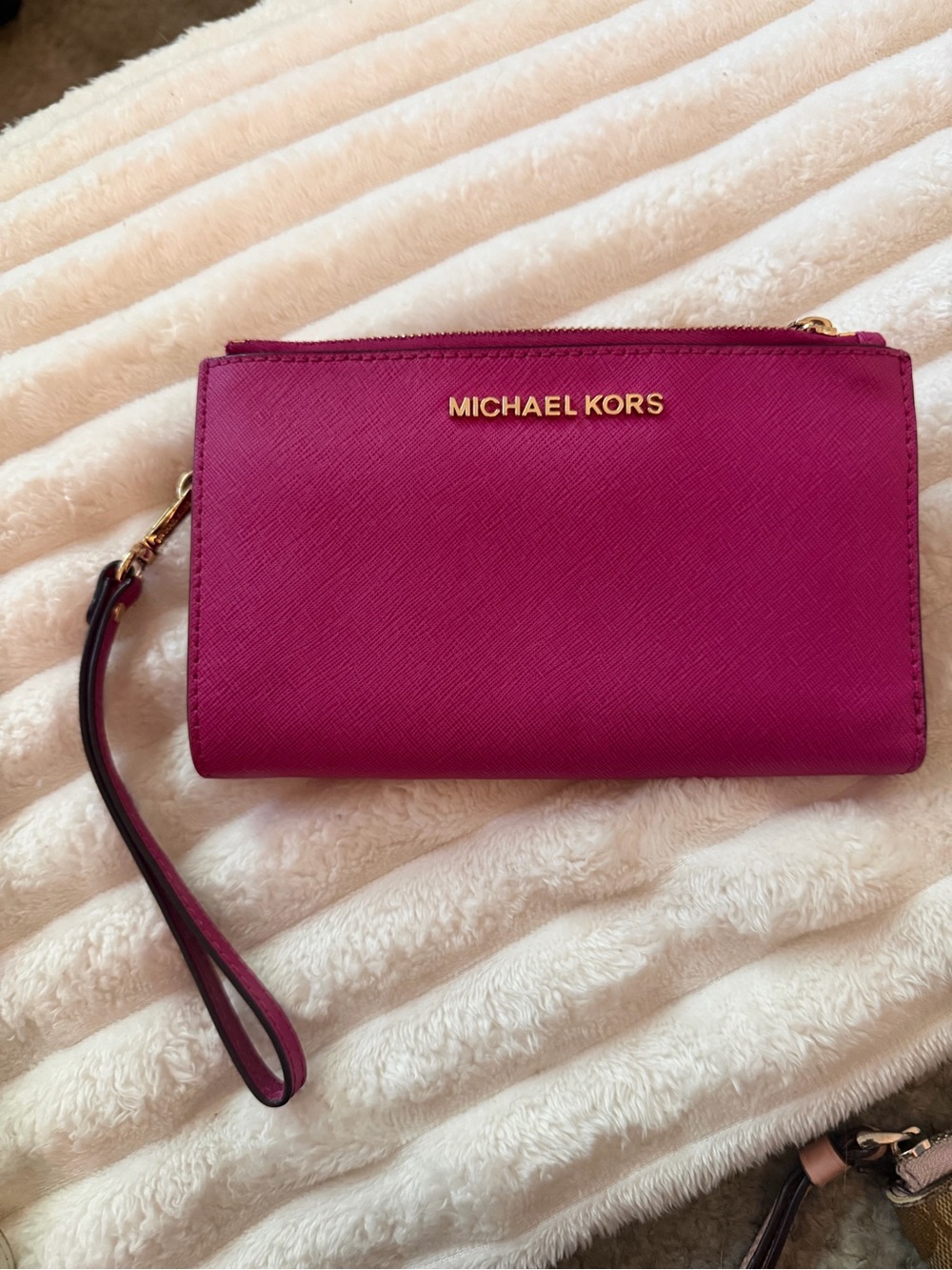 MICHAEL KORS Magenta Saffiano Wristlet Clutch